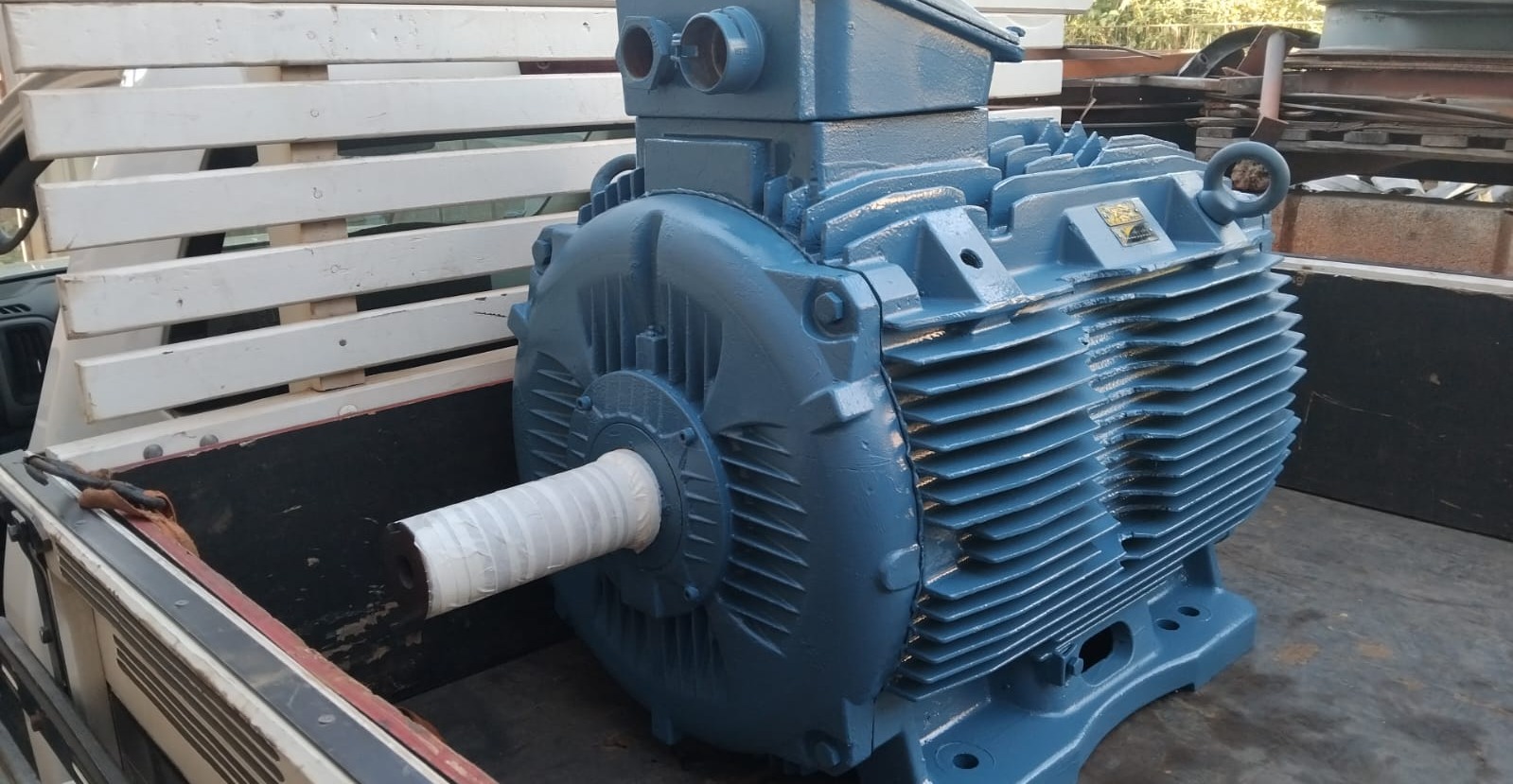 Motor elétrico pintado e recuperado depois do serviço